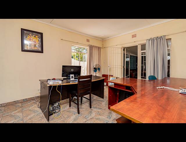 480M² OFFICE FOR SALE IN FOURWAYS